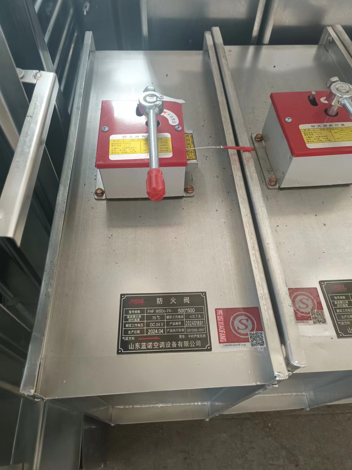 280度常开防火阀执行�l�构原理